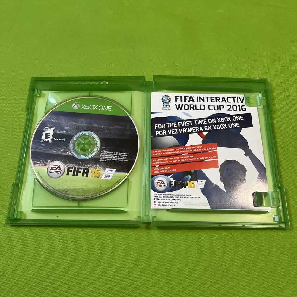 FIFA 16‎ Xbox One Soccer Video Game Complete CIB